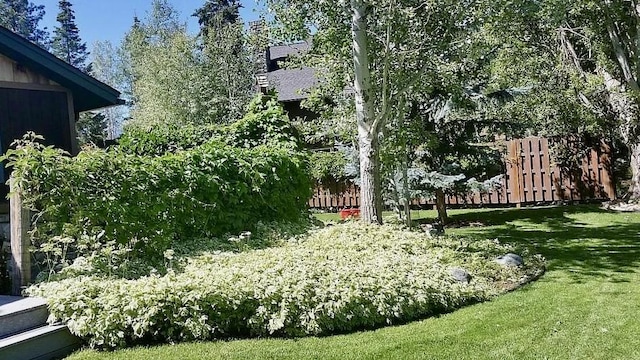 view of yard featuring fence