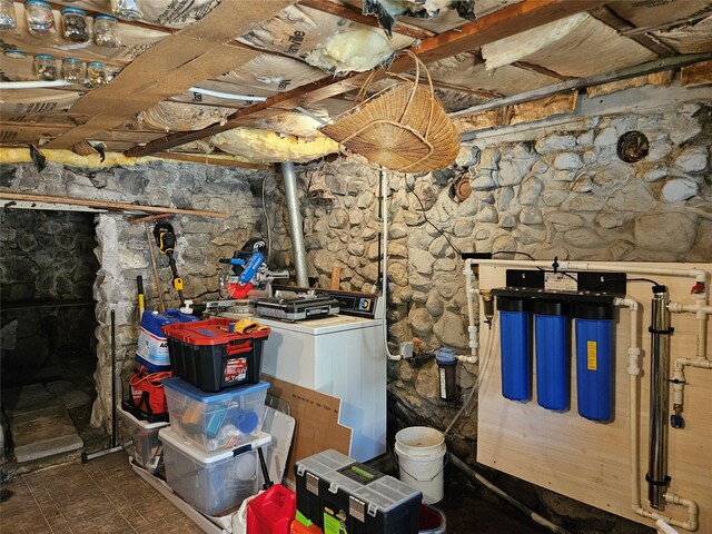 31611 Holmes Creek Ln, Polson, MT 59860 - unfinished basement featuring washer / dryer