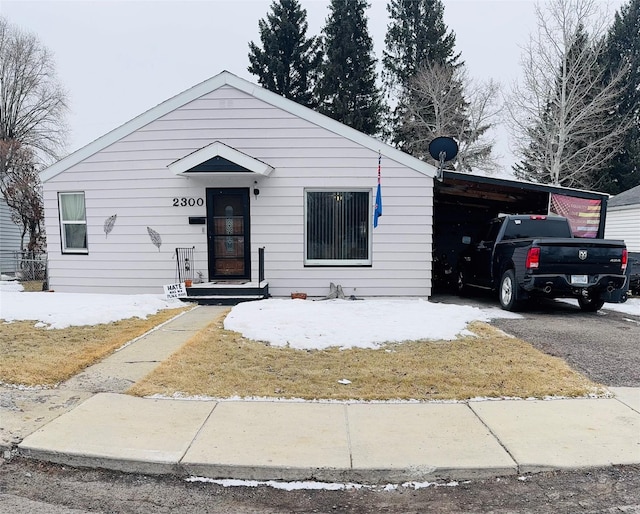 view of front of house featuring a carport and driveway