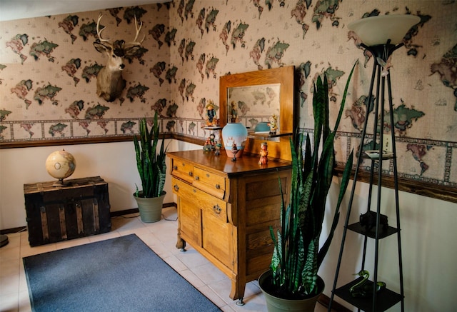 3676 Silverthorn Dr, Stevensville, MT 59870 - detailed view of wallpapered walls