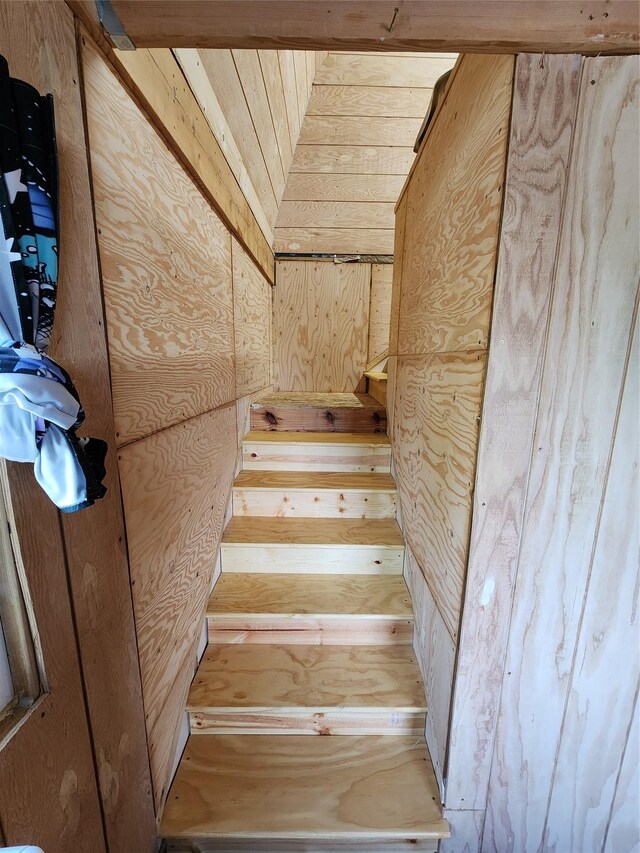 199 Bitterroot Ridge Ln, Cascade, MT 59421 - stairway with wooden walls
