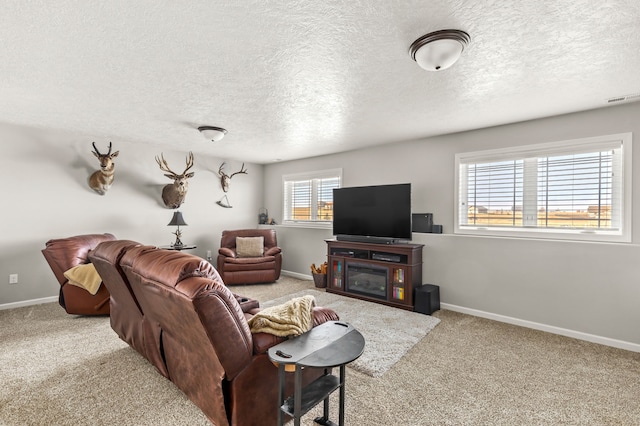 living area with visible vents, carpet flooring, and baseboards