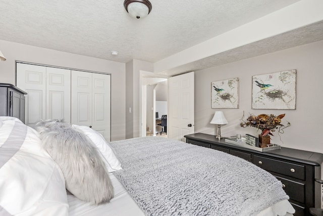 bedroom featuring a closet and a textured ceiling