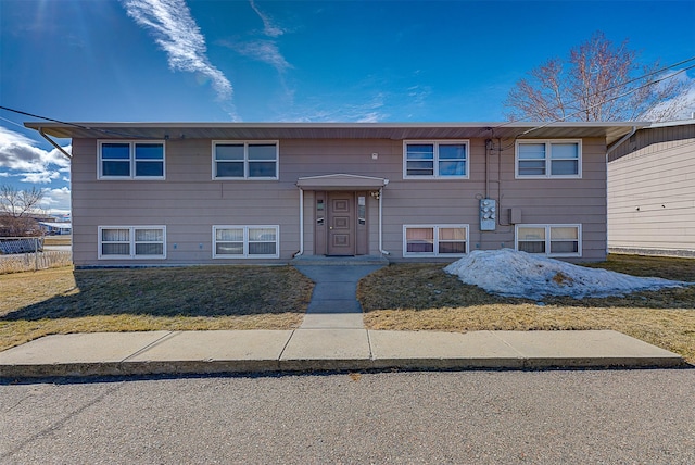 1318 Cole Ave, Helena, MT 59601 - split foyer home featuring a front yard