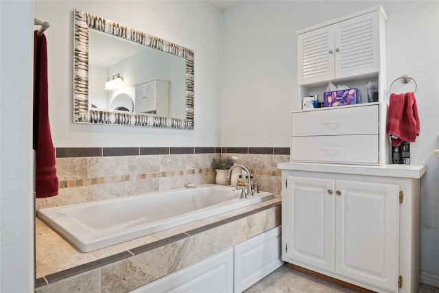552 Pat Ln, Stevensville, MT 59870 - bathroom with a bath