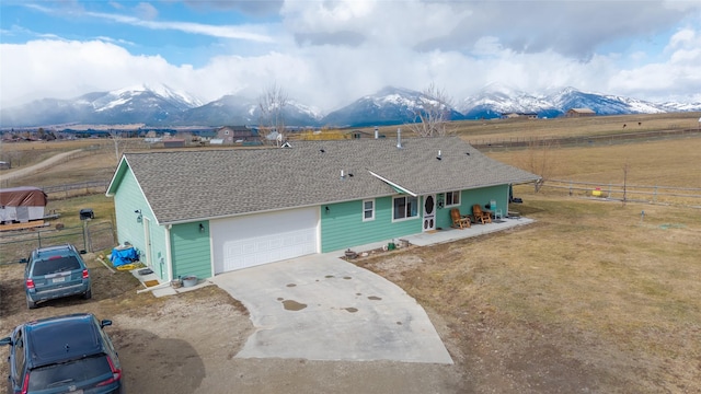 552 Pat Ln, Stevensville, MT 59870 - single story home with driveway, a front yard, fence, and a mountain view