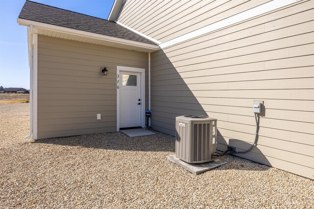 376 Cowboy Ct, Florence, MT 59833 - entrance to property with a shingled roof