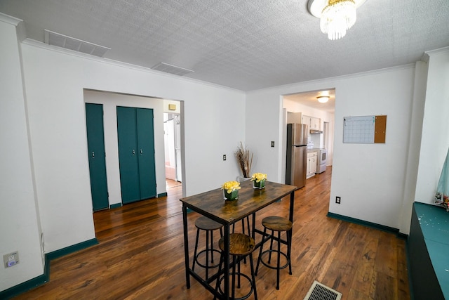 212 3rd Ave N, Great Falls, MT 59401 - full bathroom featuring wood finished floors, vanity, and shower / washtub combination