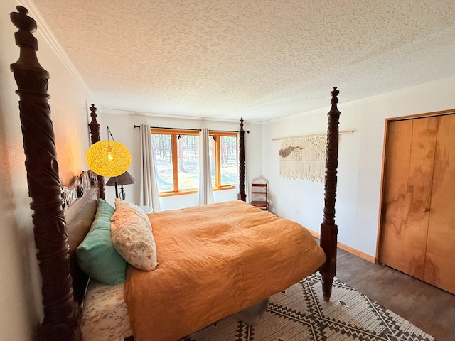 675 Bobcat Ln, Hamilton, MT 59840 - bedroom with baseboards, a textured ceiling, ornamental molding, and wood finished floors