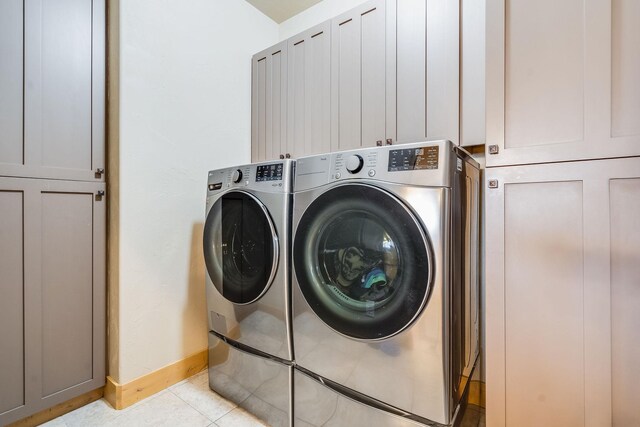 230 Camp Crook Ave, Kalispell, MT 59901 - kitchen featuring a sink, plenty of natural light, lofted ceiling, hanging light fixtures, and recessed lighting