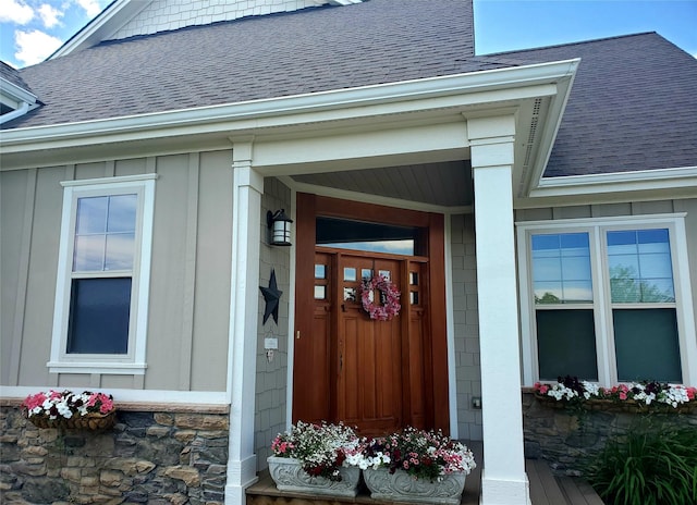 property entrance featuring a shingled roof
