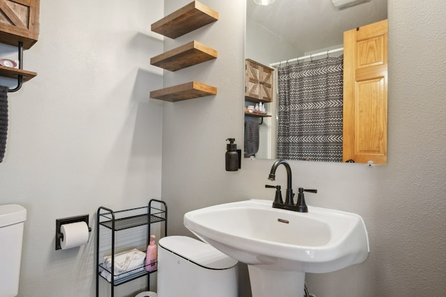 18 Mission View Dr, Polson, MT 59860 - bathroom featuring toilet, a sink, and curtained shower