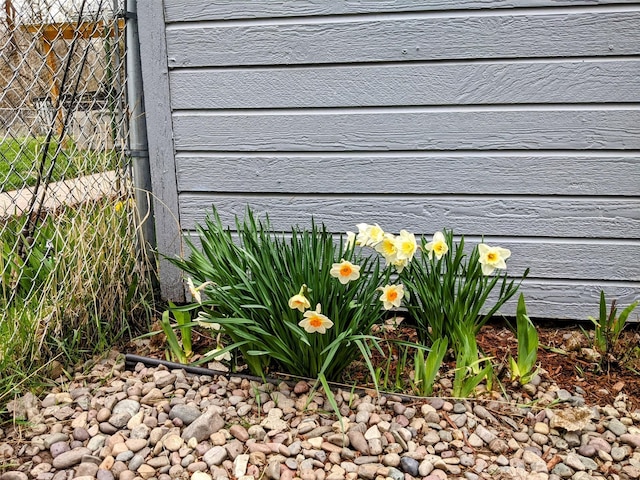 1003 4th Ave, Plains, MT 59859 - exterior details with fence