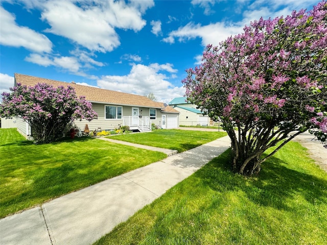 47 3rd Ave S, Stanford, MT 59479 - single story home featuring a front yard