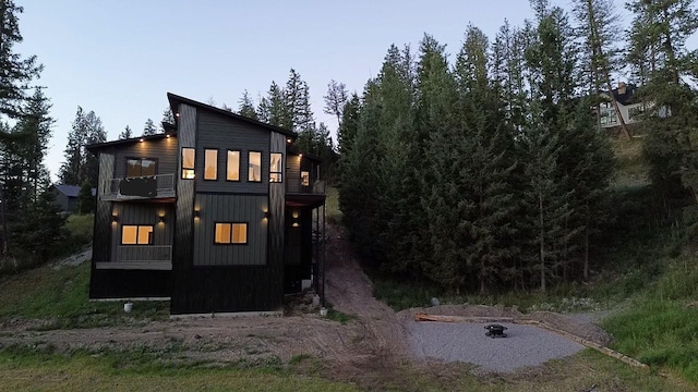 34 Grizzly Ct, Bigfork, MT 59911 - rear view of property with a balcony