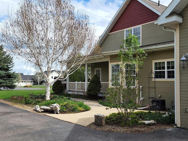 266 W Bowman Dr, Kalispell, MT 59901 - view of front of property featuring a porch