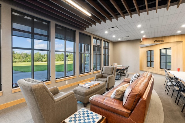 living area featuring carpet flooring, baseboards, visible vents, and recessed lighting