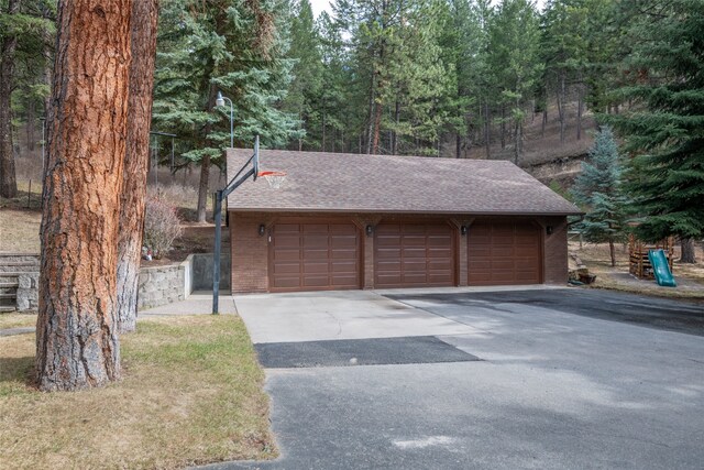 view of detached garage