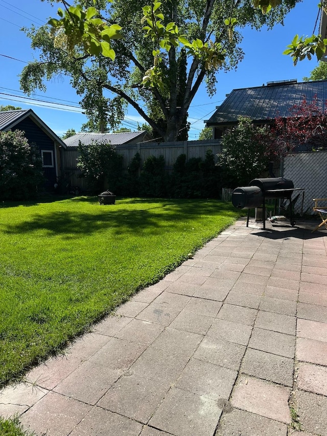 815 3rd Ave E, Kalispell, MT 59901 - view of yard with a patio