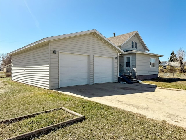 123 W Jefferson Ave, Chester, MT 59522 - view of front facade featuring an outdoor structure and a front yard