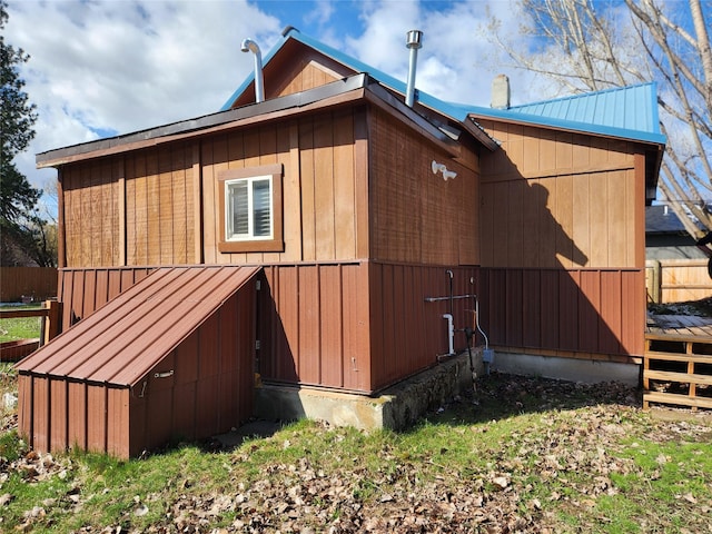 105 Stapp Ln, Darby, MT 59829 - view of side of home with fence