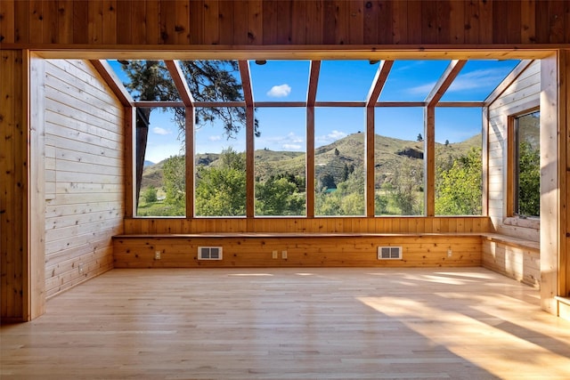 2041 Sleeping Child Rd, Hamilton, MT 59840 - unfurnished sunroom featuring a mountain view