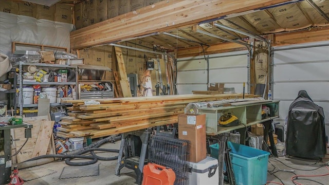 1365 Bierney Creek Rd, Lakeside, MT 59922 - garage with a workshop area