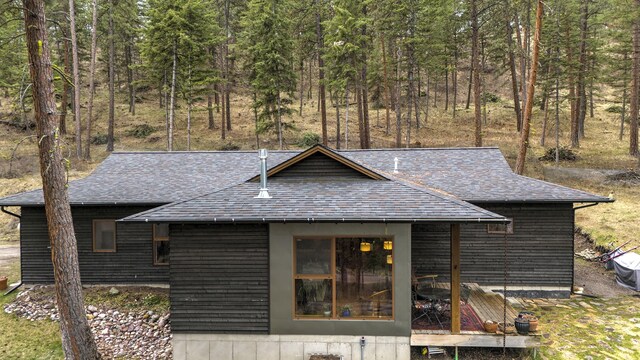 view of front of property with roof with shingles