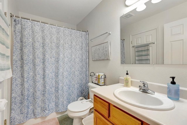 full bathroom with toilet, curtained shower, vanity, and visible vents