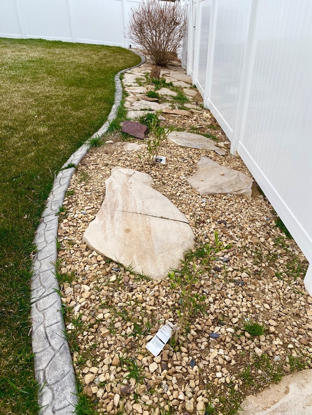 1405 2ND W Hill Dr, Great Falls, MT 59404 - view of grassy yard