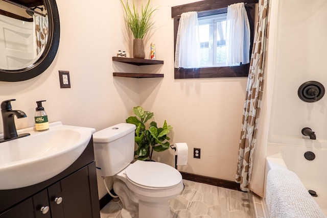 full bath with toilet, shower / tub combo with curtain, vanity, and baseboards