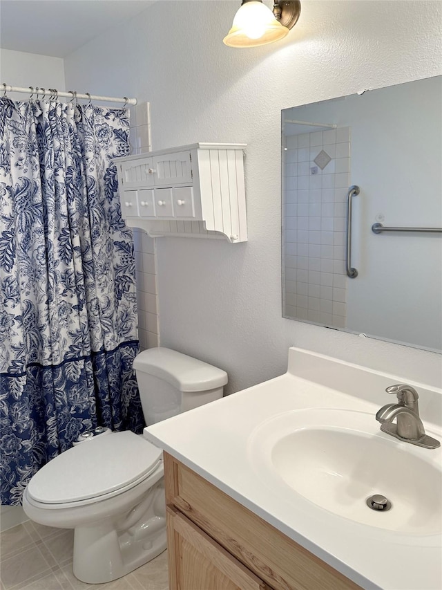full bathroom featuring toilet, vanity, and a shower with curtain