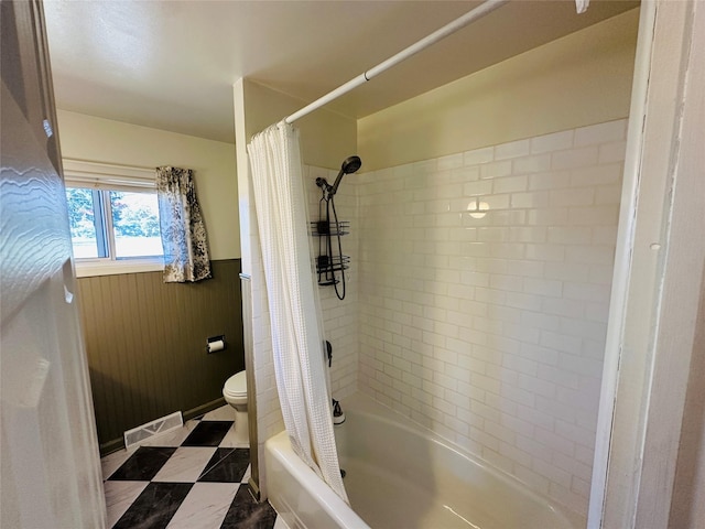 767 33rd Ave NE, Great Falls, MT 59404 - full bath featuring a wainscoted wall and shower / bath combo