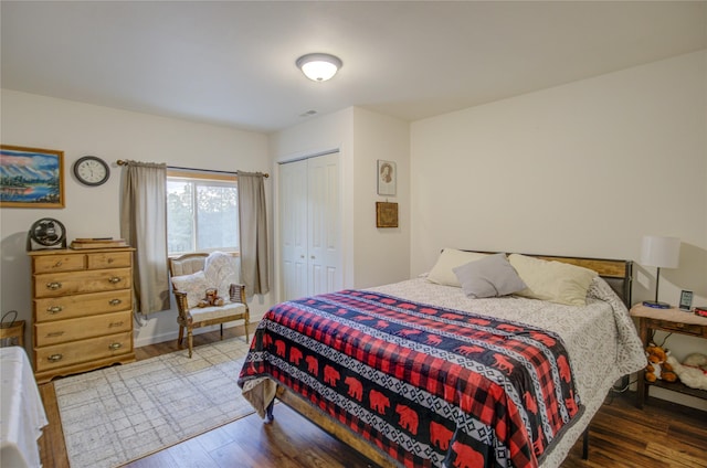 bedroom featuring wood finished floors, a closet, and visible vents