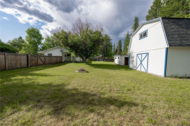 139 Highwood Dr, Libby, MT 59923 - fenced backyard featuring an outbuilding, a barn, and a detached garage