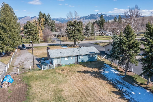 birds eye view of property featuring a mountain view