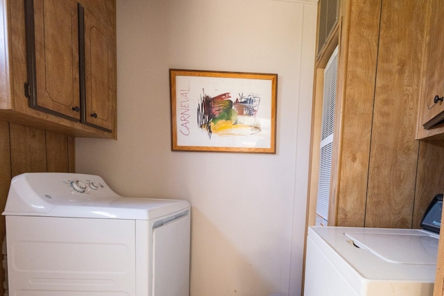 714 Rosalind St, Philipsburg, MT 59858 - laundry room featuring cabinet space and washer and dryer