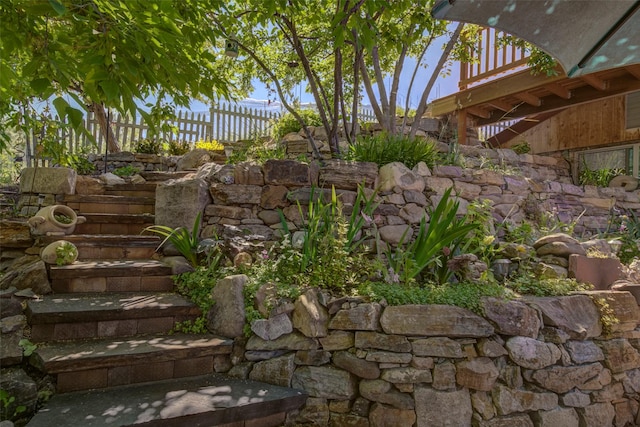 view of yard featuring fence
