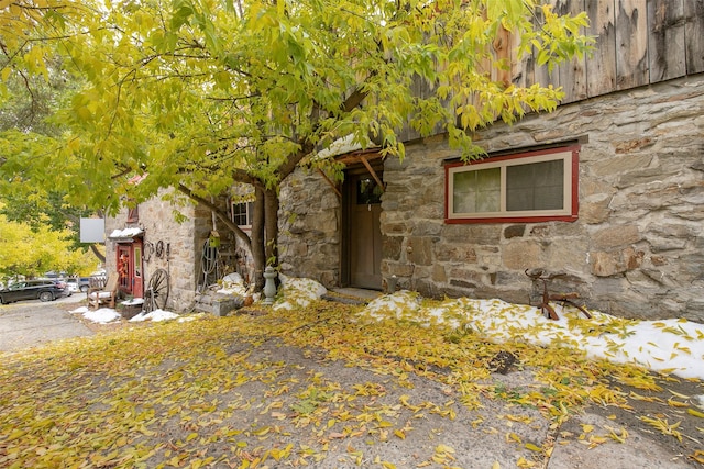 view of front facade with stone siding