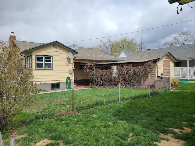 back of house featuring a lawn