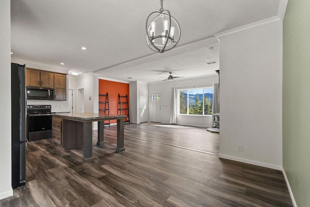 kitchen with a kitchen breakfast bar, crown molding, baseboards, black appliances, and open floor plan