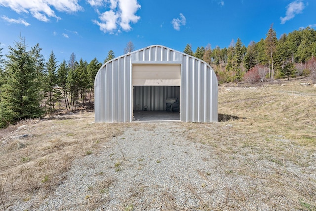 view of outdoor structure with an outbuilding