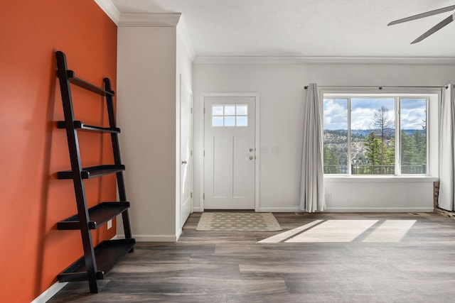 entrance foyer with ceiling fan, baseboards, ornamental molding, and wood finished floors