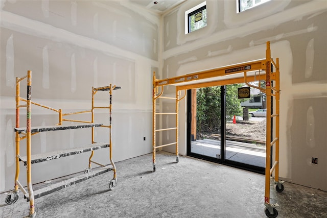 1101 9th Ave S, Great Falls, MT 59405 - unfurnished bedroom featuring access to outside and a high ceiling