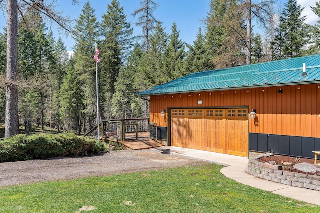 exterior space featuring gravel driveway
