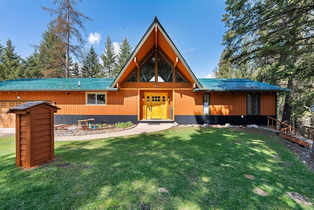 view of front facade with a front yard and metal roof