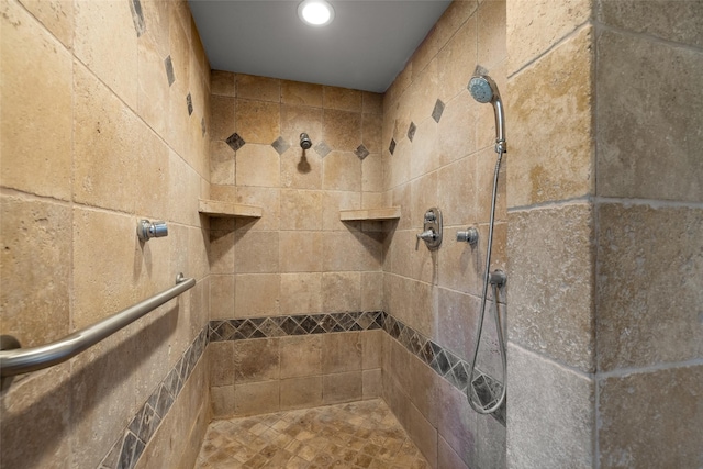 bathroom featuring recessed lighting and tiled shower