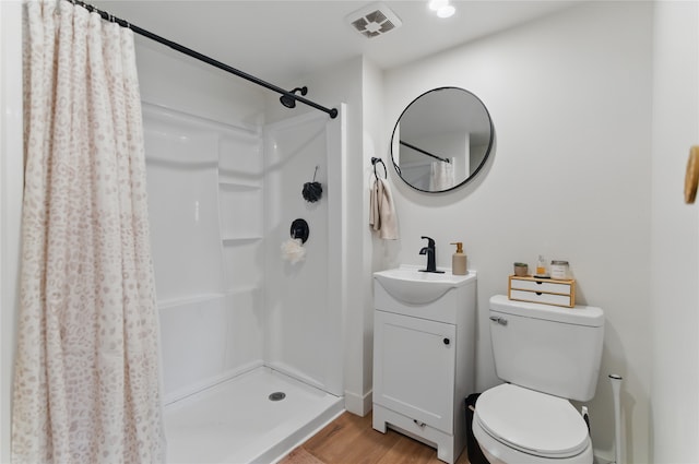 648 7th Ave W, Kalispell, MT 59901 - full bath with a shower with shower curtain, wood finished floors, toilet, and vanity