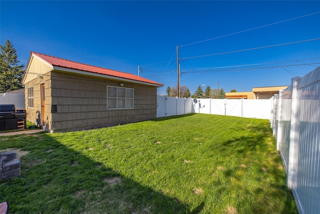 view of yard featuring a fenced backyard