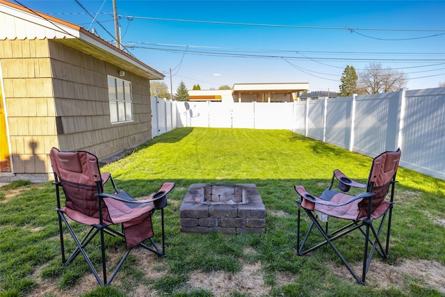 view of yard featuring a fire pit and a fenced backyard